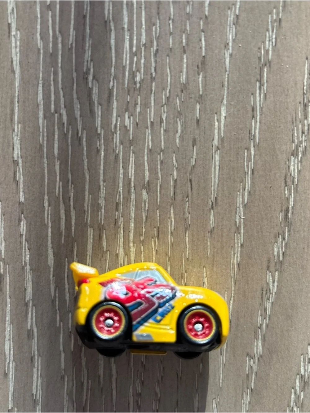 DISNEY PIXAR CARS MINI RACERS CRUZ RAMIREZ 95